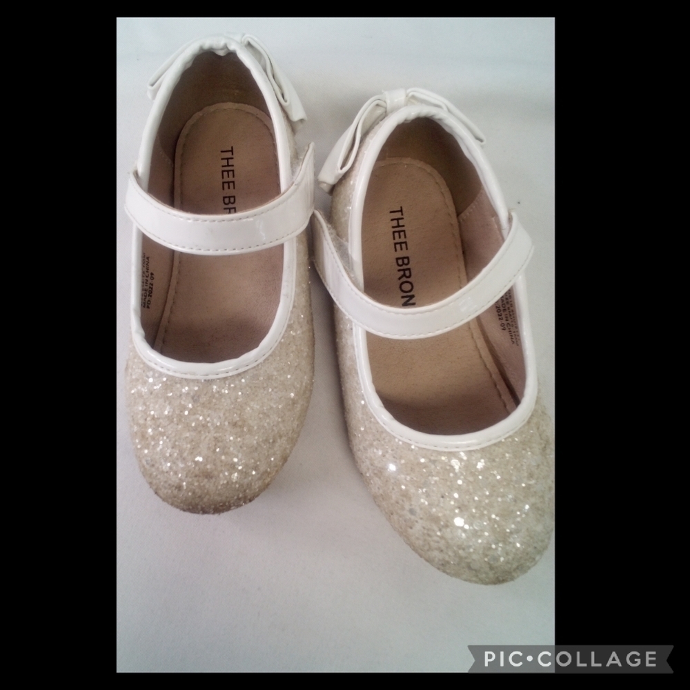 Sliver cream baby shoes